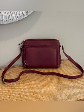 ili New York - RFID blocking Leather purse / bag new without tags!